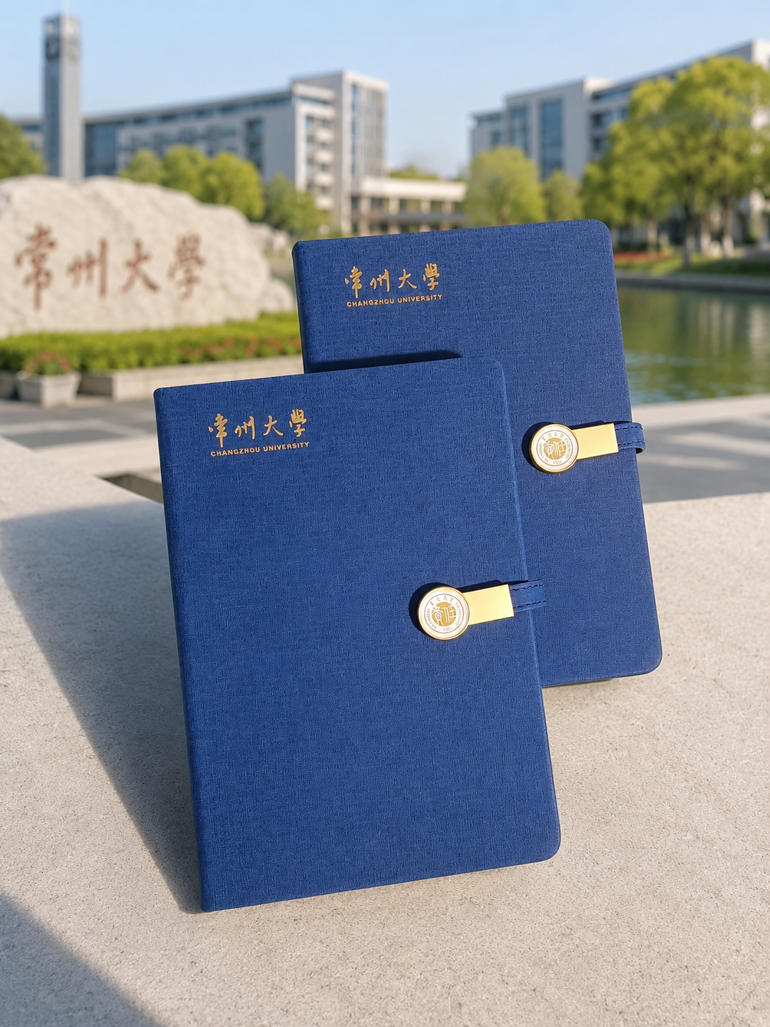 给常州大学定制金属搭扣笔记本_校园文创周边